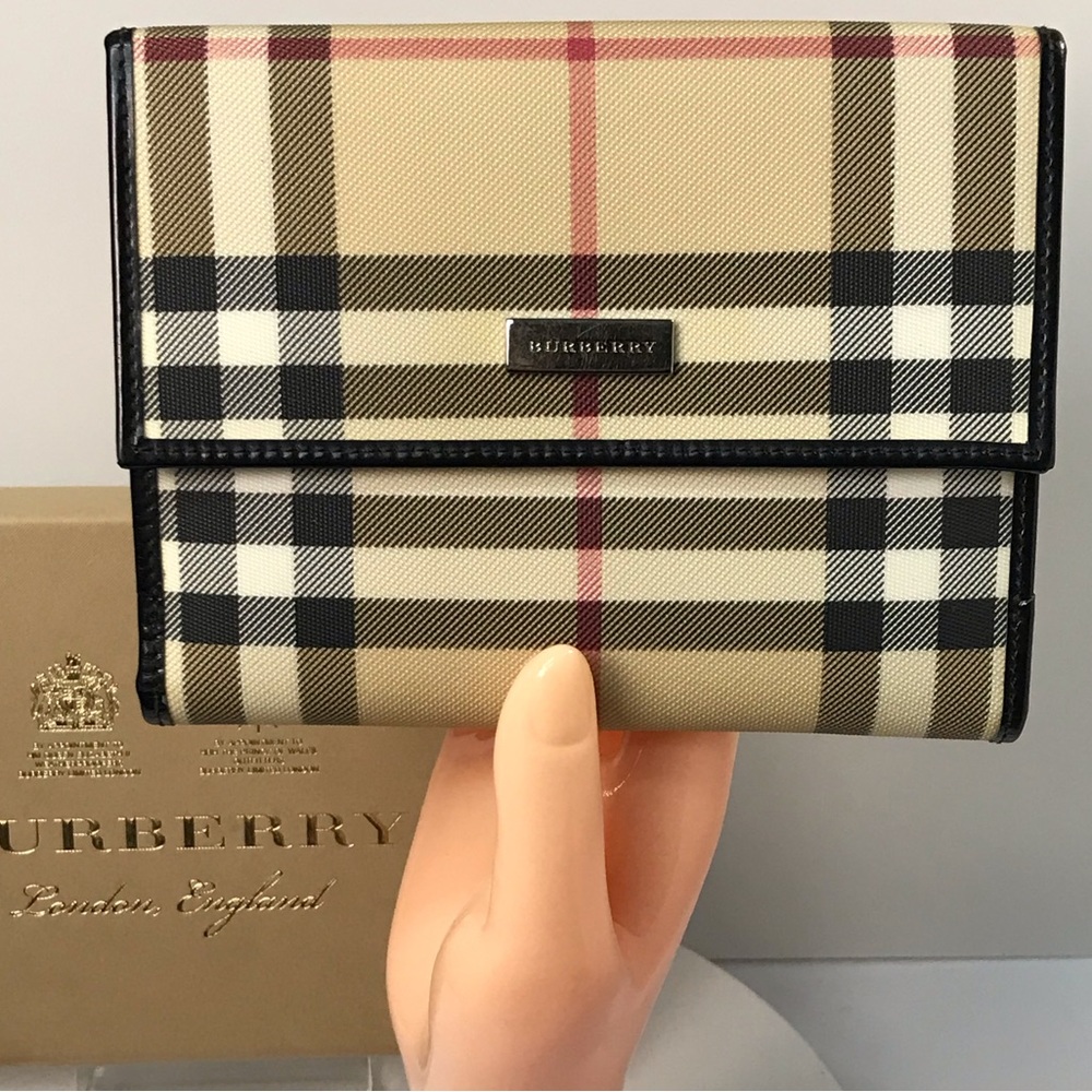 Burberry Signature Nova Check Bifold Wallet 😍 - Picture 17 of 17